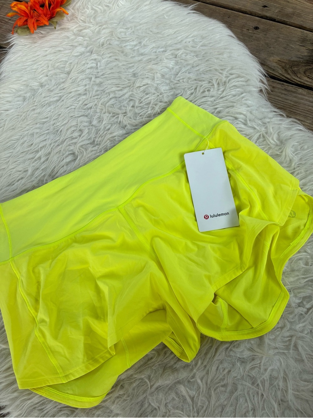 đșNWT LULULEMON speed shorts lined 4âđș - Picture 4 of 7